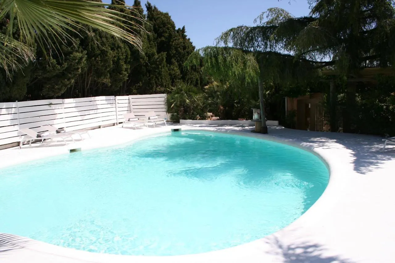 Le Rondini- Solo Adultos Hotell Montrás