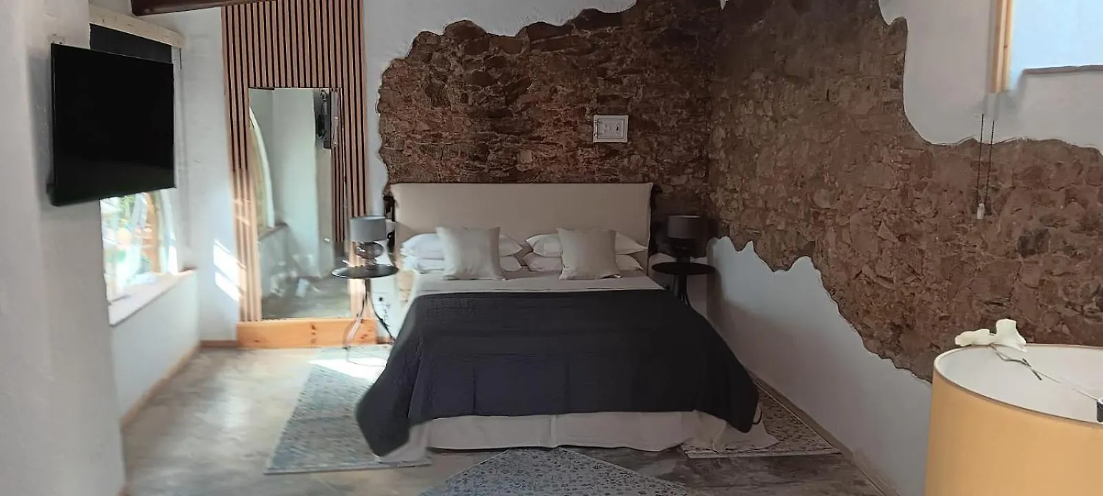 Le Rondini- Solo Adultos Hotell Montrás